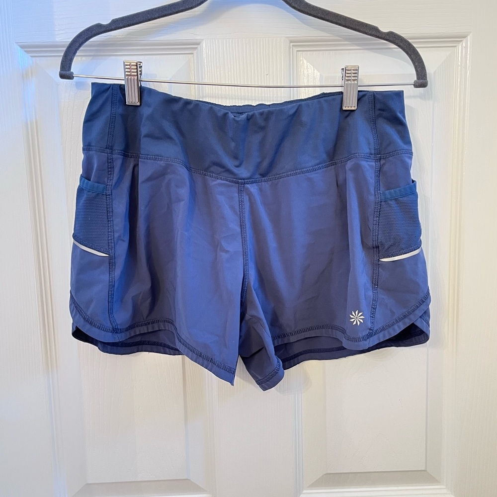 ATHLETA WORKOUT SHORTS SIZE M
